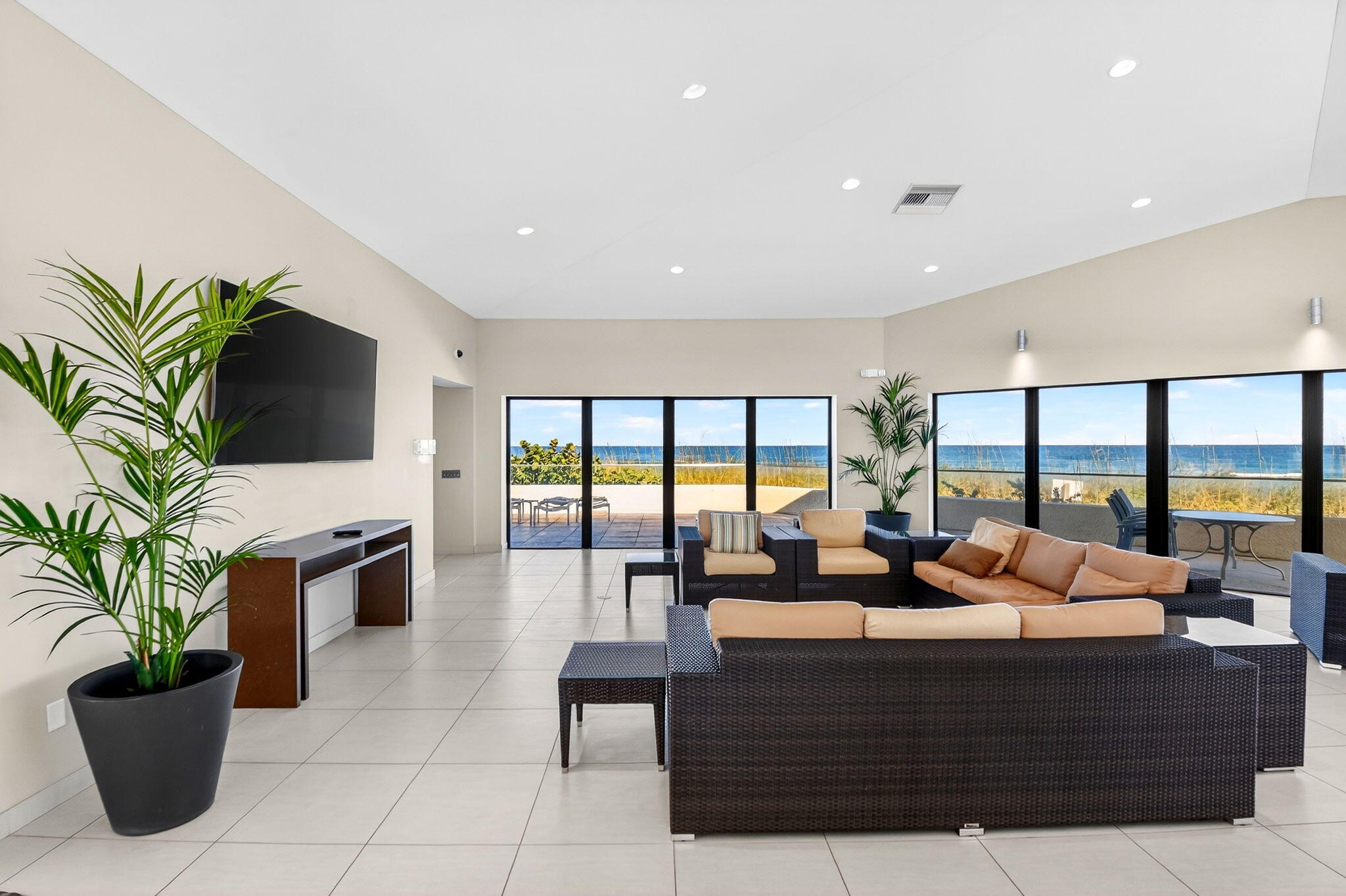 5540 N Ocean Drive 1c