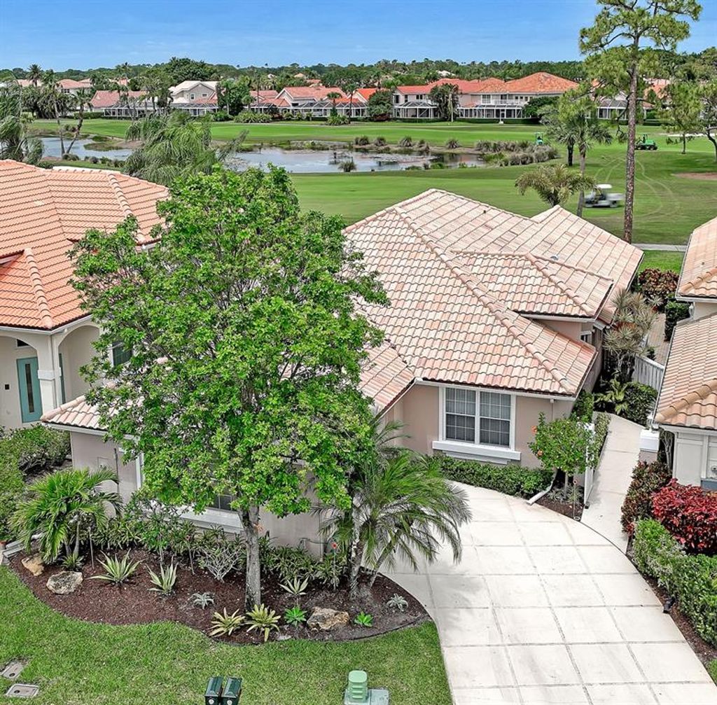 Photo of 153 Eagleton Court, Palm Beach Gardens, FL 33418 (MLS # R10883372)