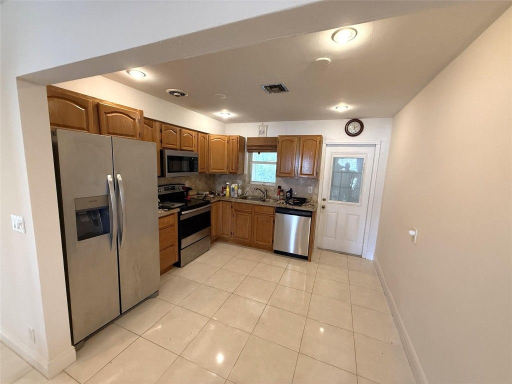 Photo of 3202 NE 7th Place, Pompano Beach, FL 33062 (MLS # F10540651)