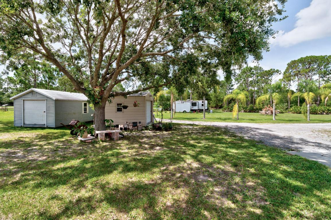 FELLSMERE FARMS CO S/D OF UNSURVEYED TWP 31 RNG 37 - Residential