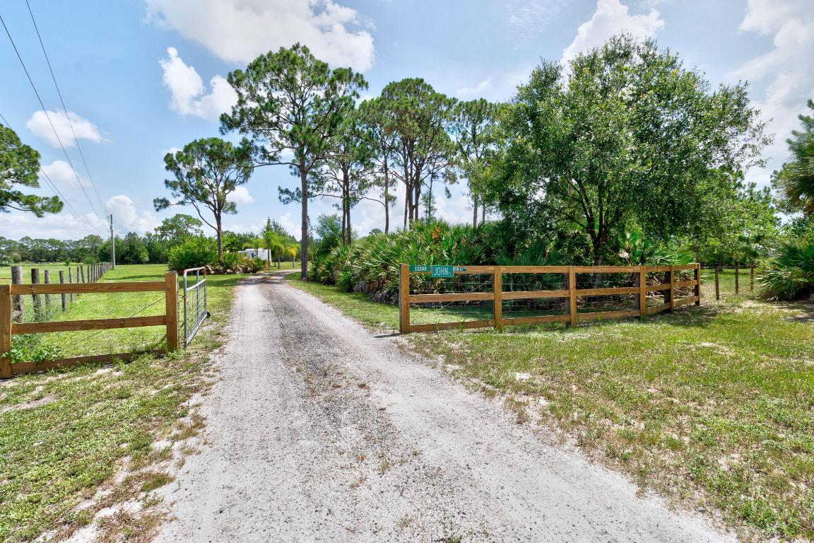 FELLSMERE FARMS CO S/D OF UNSURVEYED TWP 31 RNG 37 - Residential