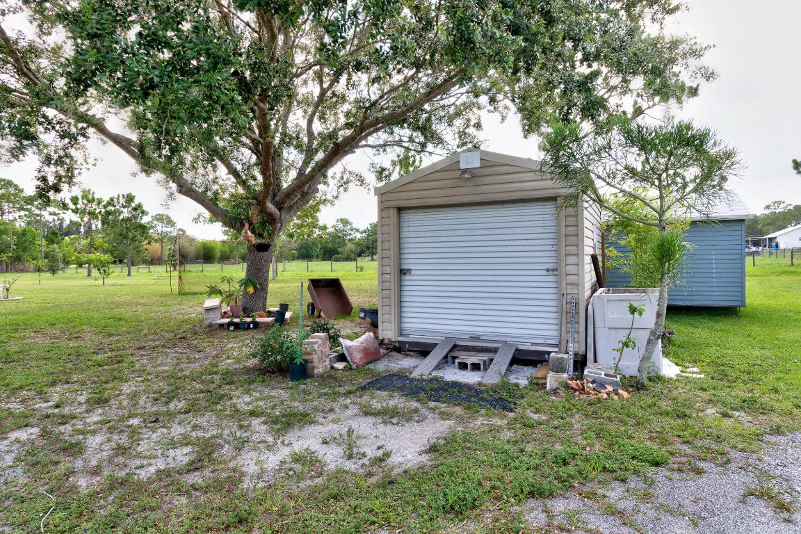 FELLSMERE FARMS CO S/D OF UNSURVEYED TWP 31 RNG 37 - Residential