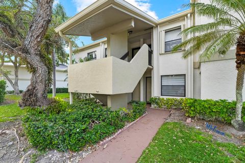 Condominium in Palm Beach Gardens FL 6962 Briarlake Circle.jpg