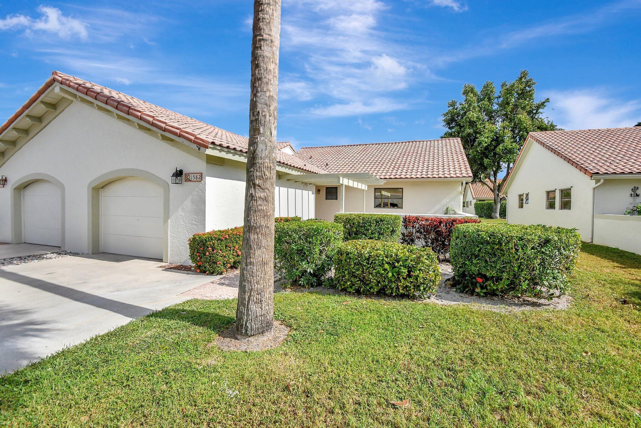 BEAUTIFUL VILLA WITH BRAND NEW KITCHEN & BATHROOM VANITY. NEWELY PAINTED, OVERSIZED 1 CAR GARAGE. TILED THROUGHOUT WHOLE HOUSE. PRIVATE BACK YARD & FRONT PATIO FOR ENTERTAINING. VOLUME CEIINGS & OPEN FLOOR PLAN. THIS IS AN END UNIT & CLOSE TO THE POOL & TENNIS. CLOSE TO SHOPPING, PUBLIX ,RESTURANTS,YMCA ,1-95 & FL.TURNPIKE.LOCATED IN CENTRAL BOCA. THIS IS A BEAUTIFUL UNIT & A GREAT NEIGHBORHOOD.