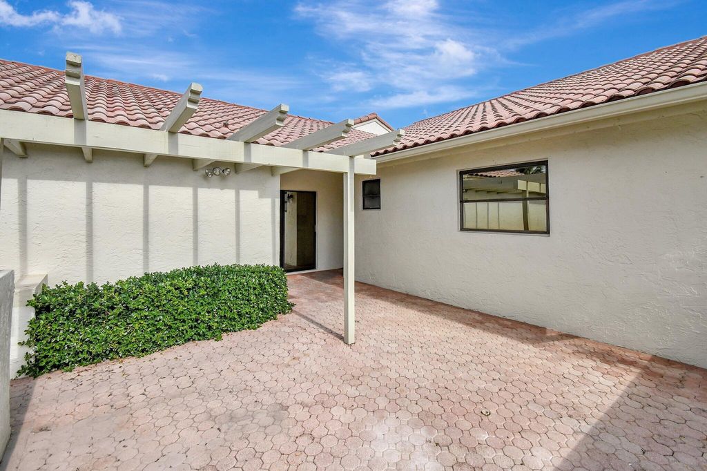 Photo of 21582 Guadalajara Avenue, Boca Raton, FL 33433 (MLS # R11041124)