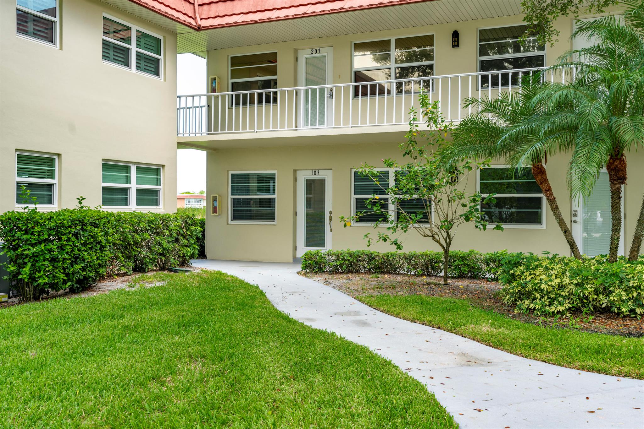VISTA Palms Ln - Residential Lease
