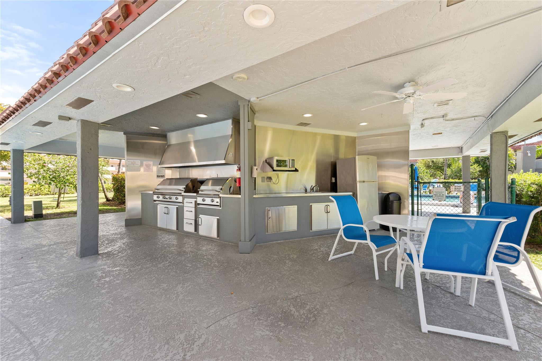 HOLLYBROOK GOLF AND - Residential