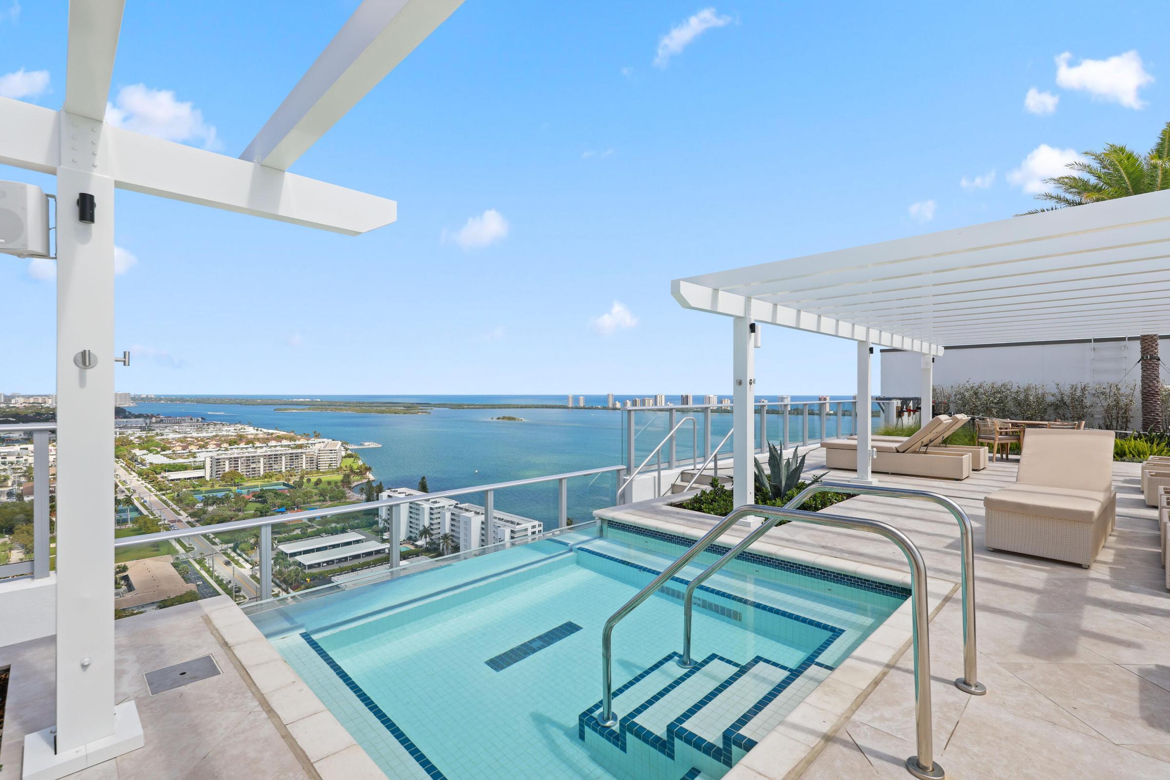 NAUTILUS 220 CONDO - Residential