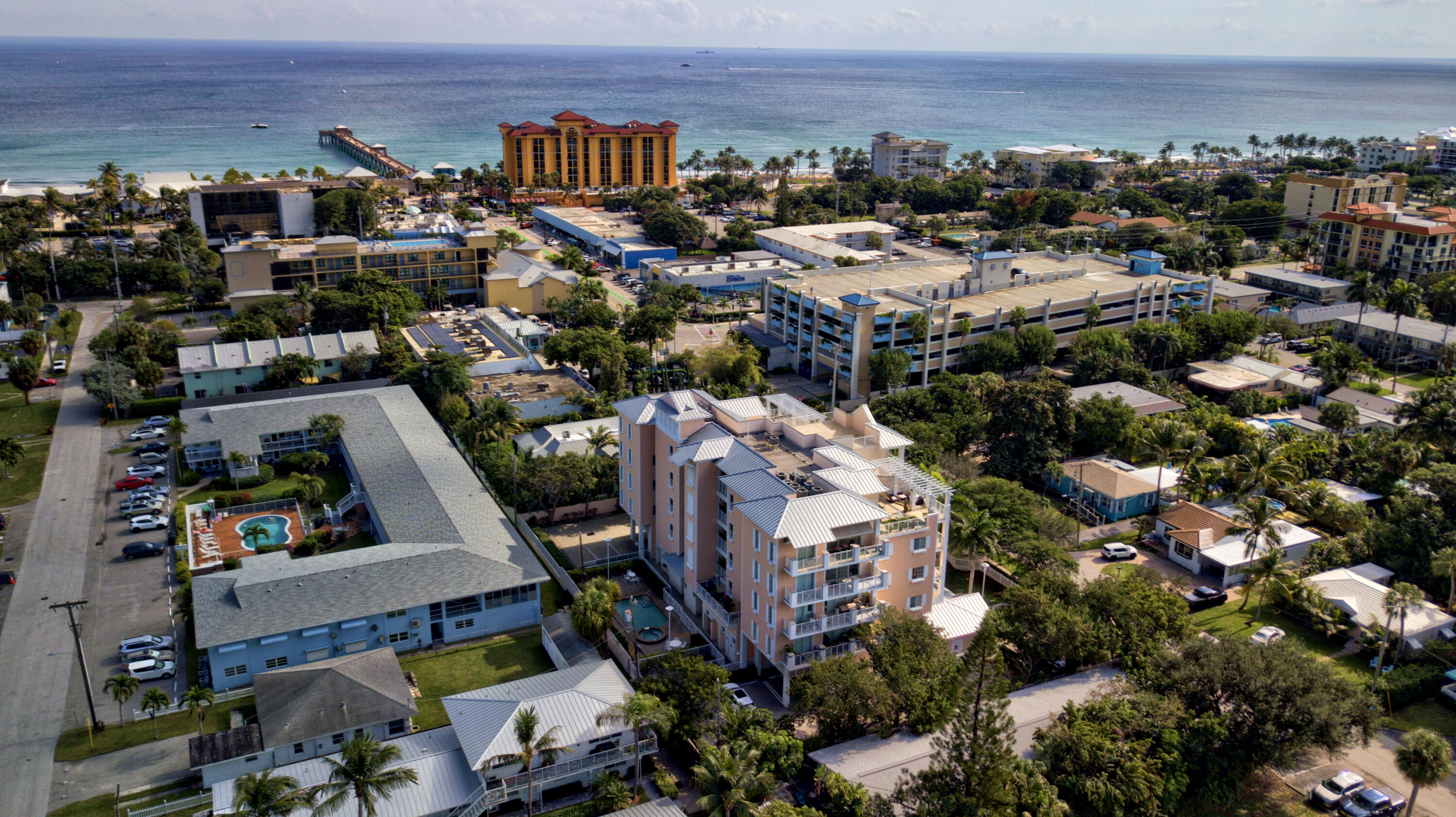 ISLAND BREEZE AT DEERFIELD BEACH - Residential