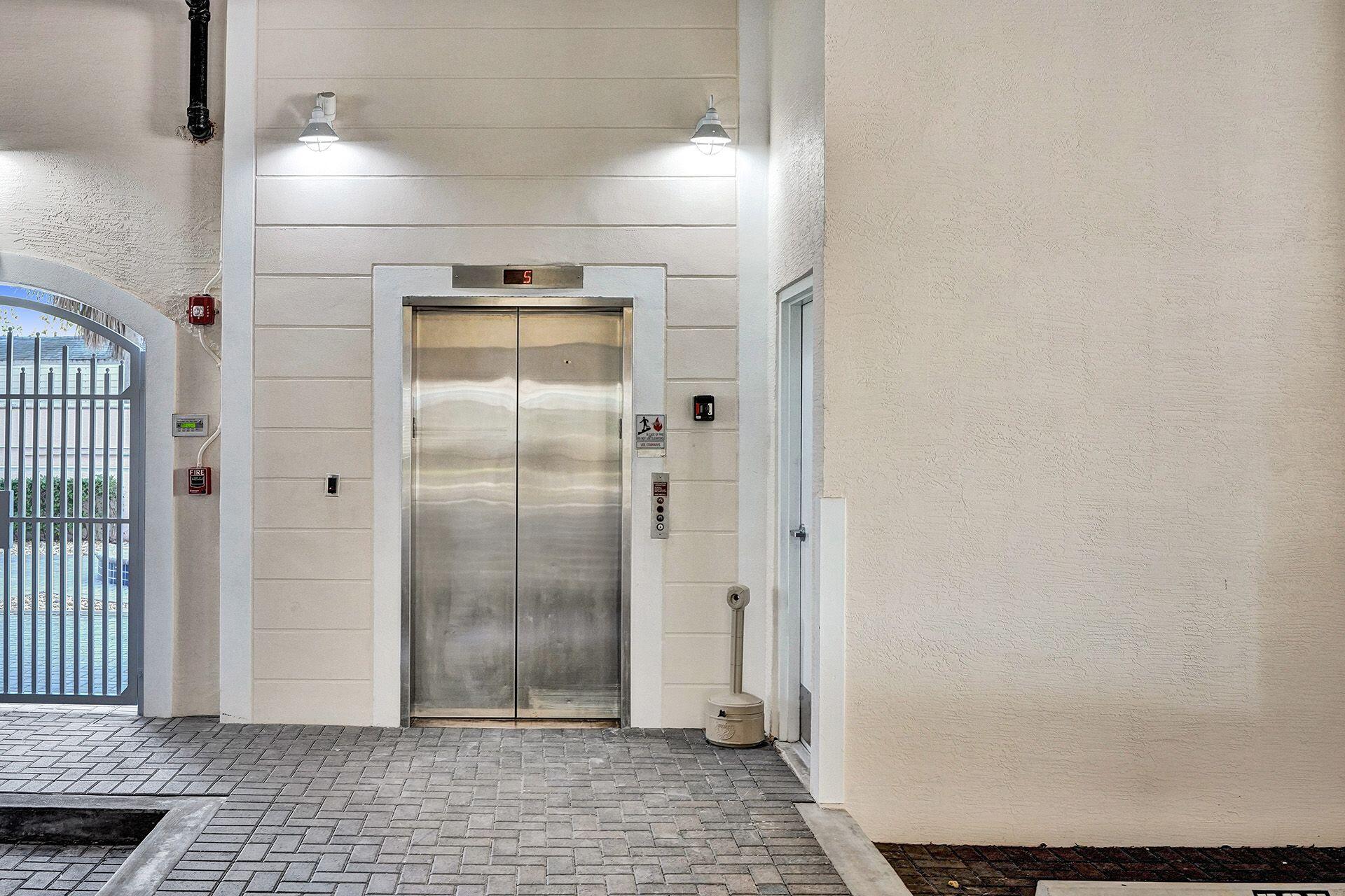 ISLAND BREEZE AT DEERFIELD BEACH - Residential