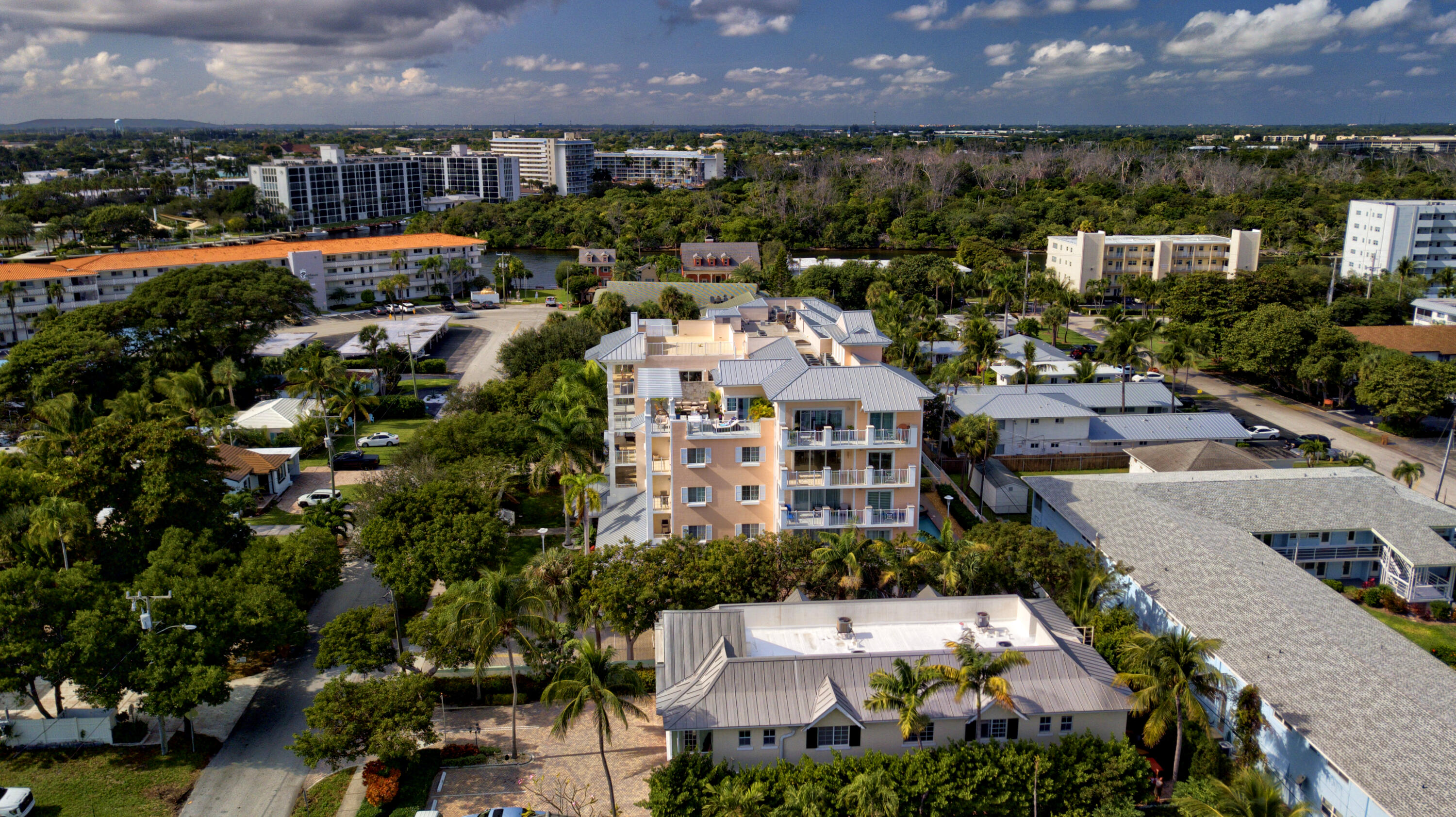 ISLAND BREEZE AT DEERFIELD BEACH - Residential