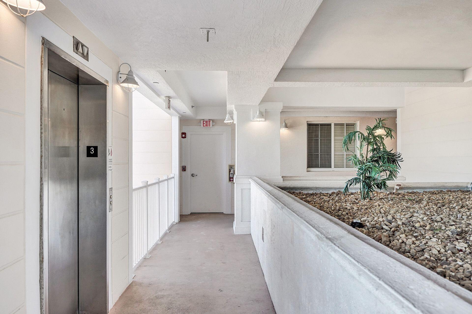 ISLAND BREEZE AT DEERFIELD BEACH - Residential