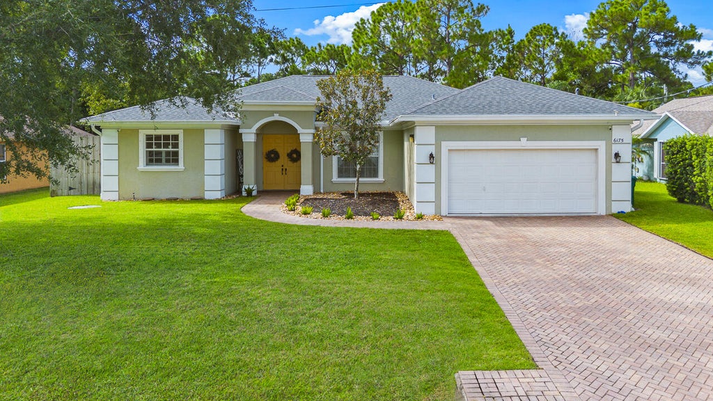 Photo of 6175 NW EAST DEVILLE Circle, Port Saint Lucie, FL 34986 (MLS # B26058764)