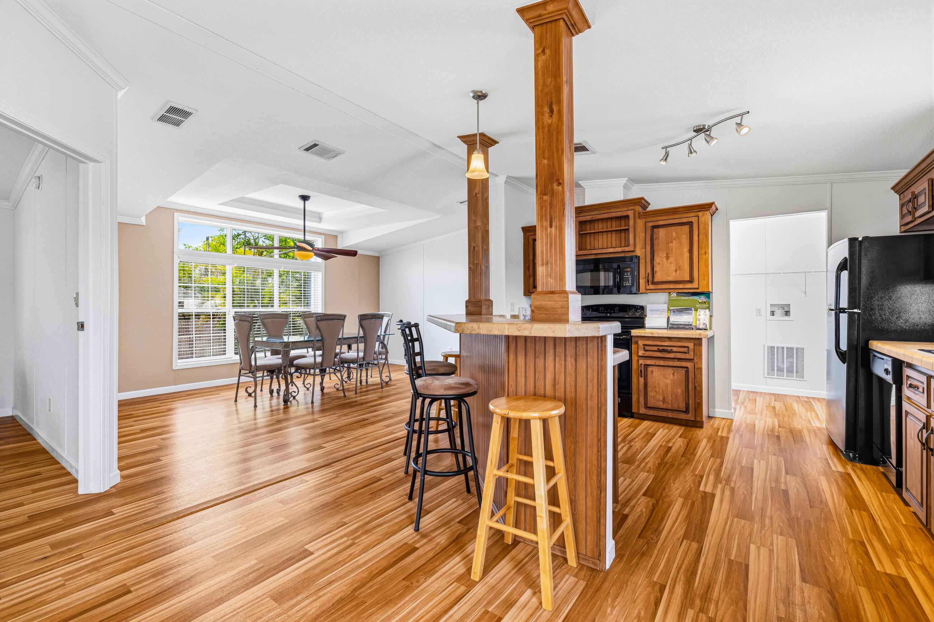 10105 SW Sandalfoot Boulevard, Boca Raton, FL, 33428/$425,000 4 10105 SW Sandalfoot Boulevard
