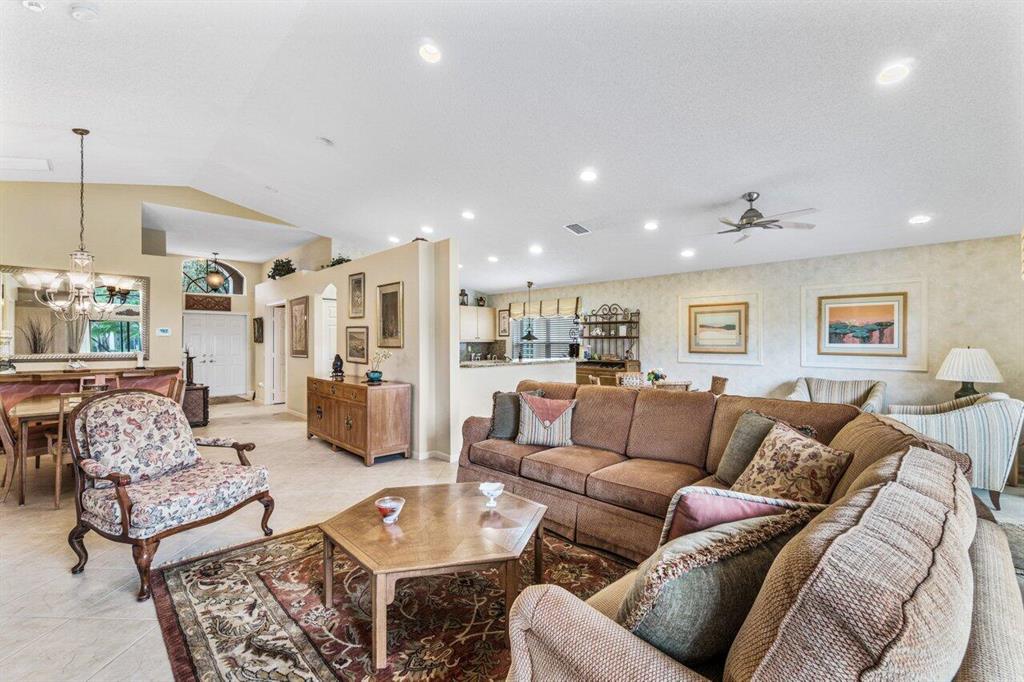 Valencia Lakes - Residential