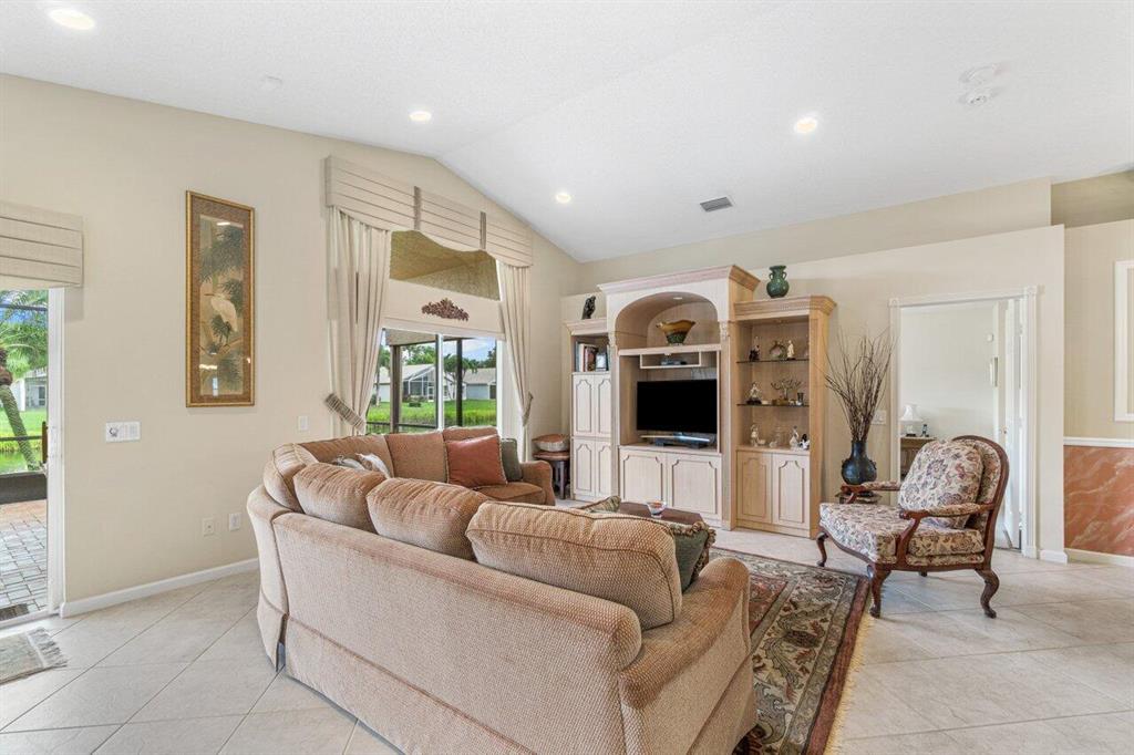 Valencia Lakes - Residential