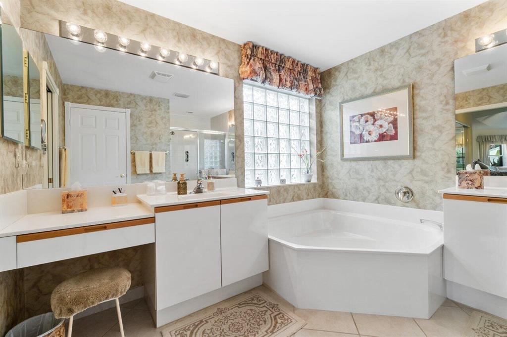 Valencia Lakes - Residential