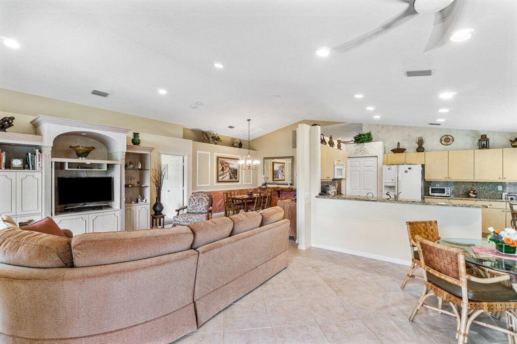 Valencia Lakes - Residential