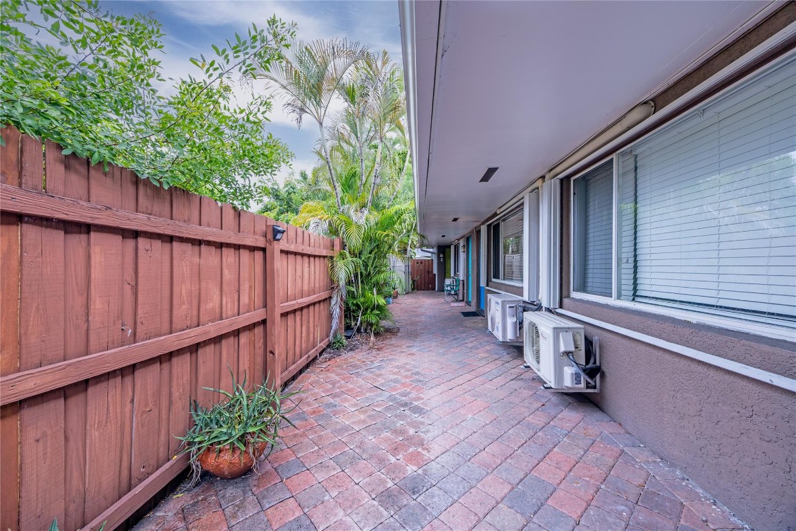 RIVERSIDE - Residential Lease