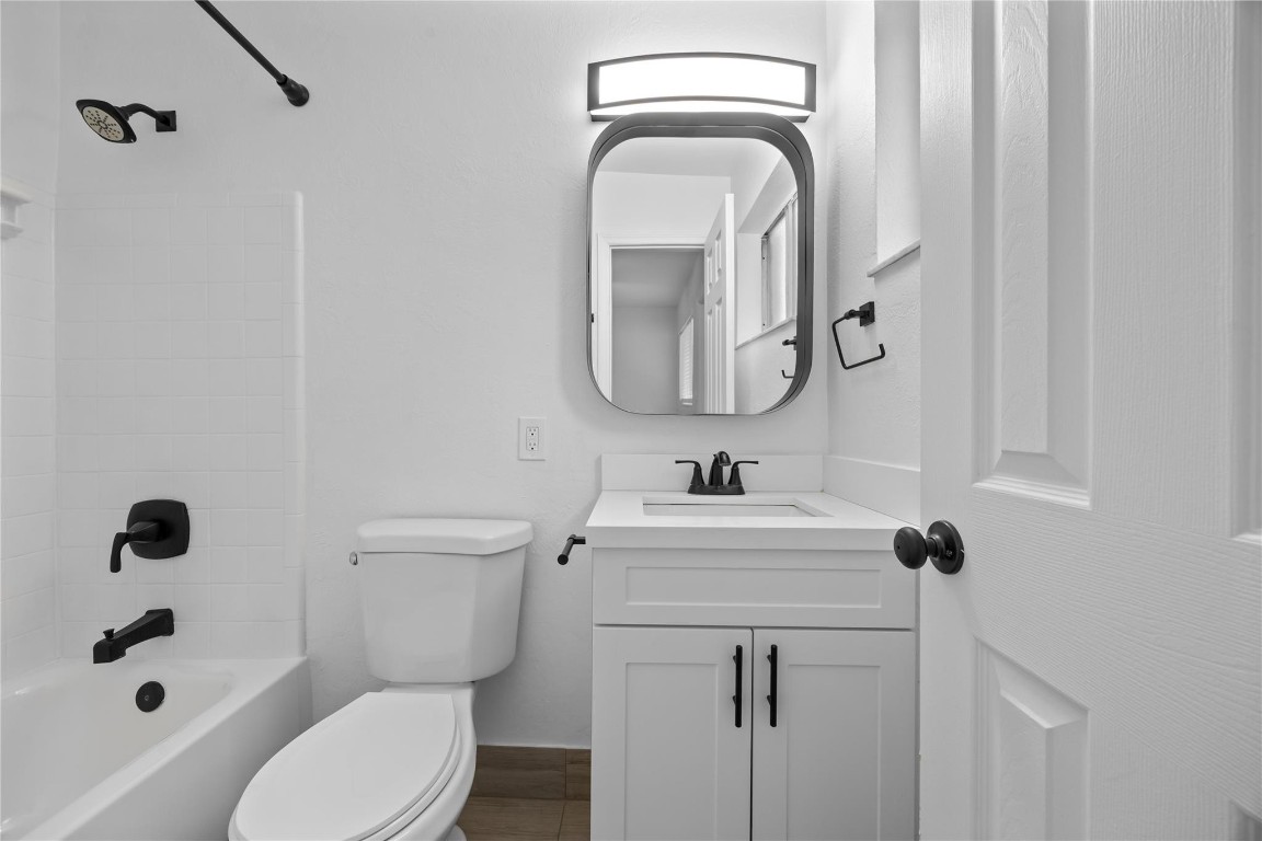 RIVERSIDE - Residential Lease