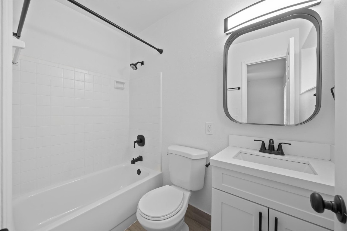 RIVERSIDE - Residential Lease