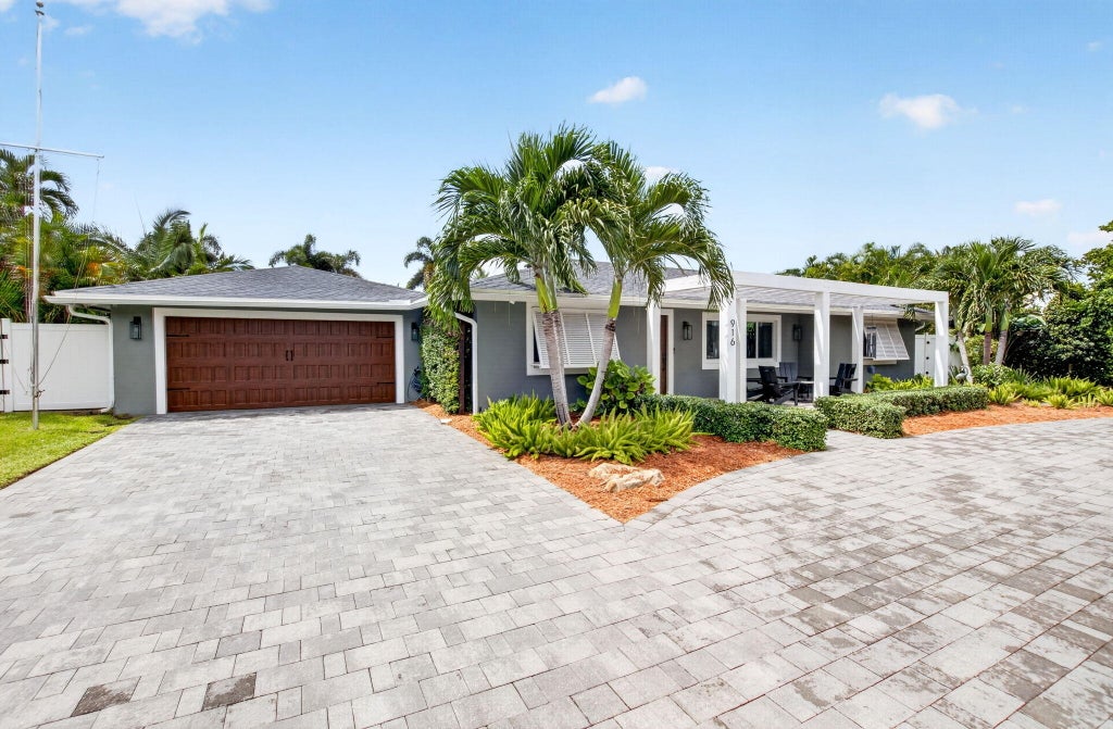 Photo of 916 SW 36TH Court, Boynton Beach, FL 33435 (MLS # B26071856)