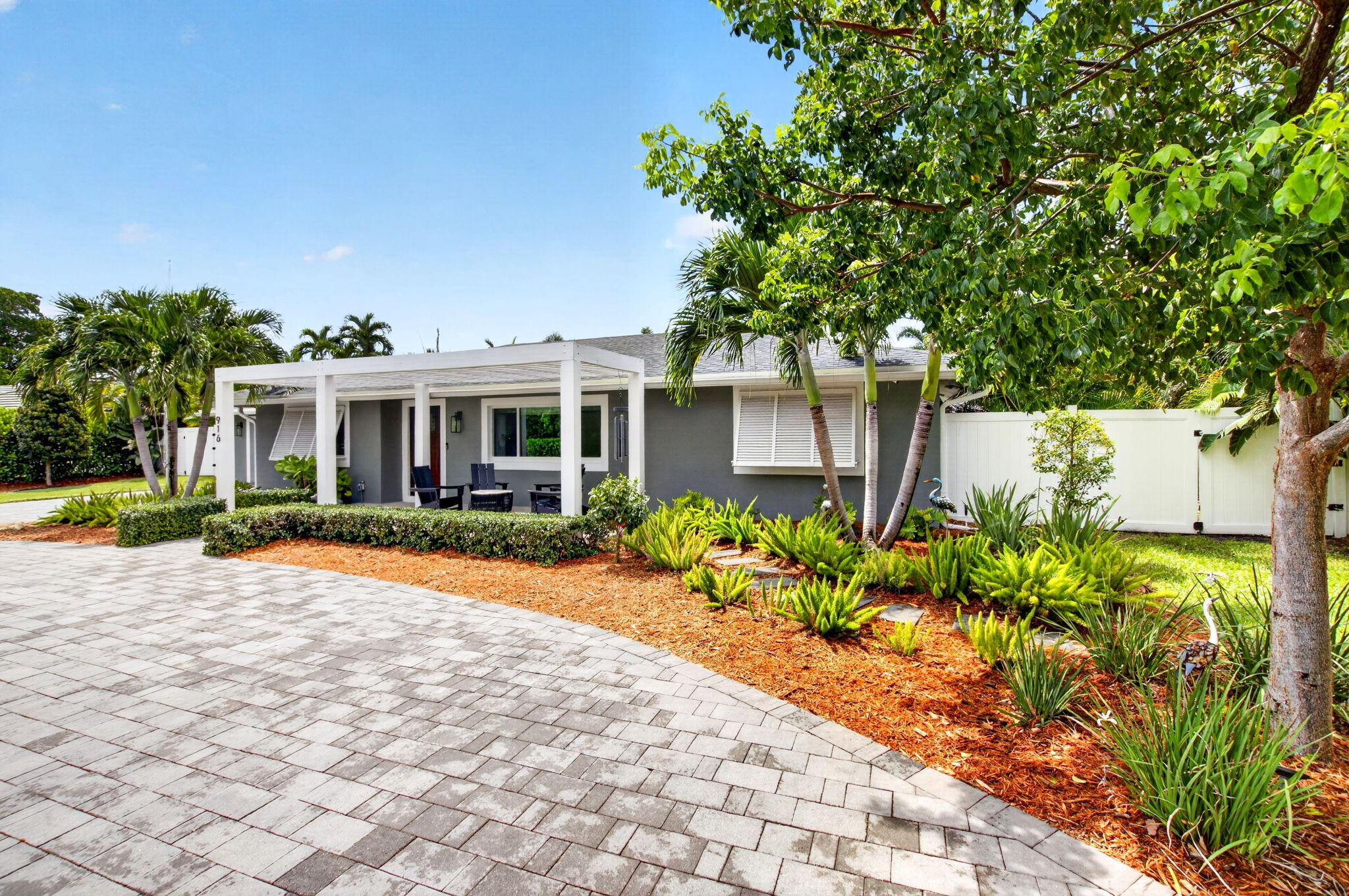 916 SW 36TH Court