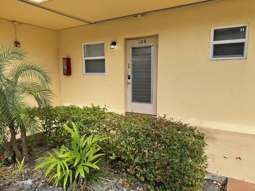 Photo of 351 Cambridge Road #104, Hollywood, FL 33024 (MLS # F10556413)