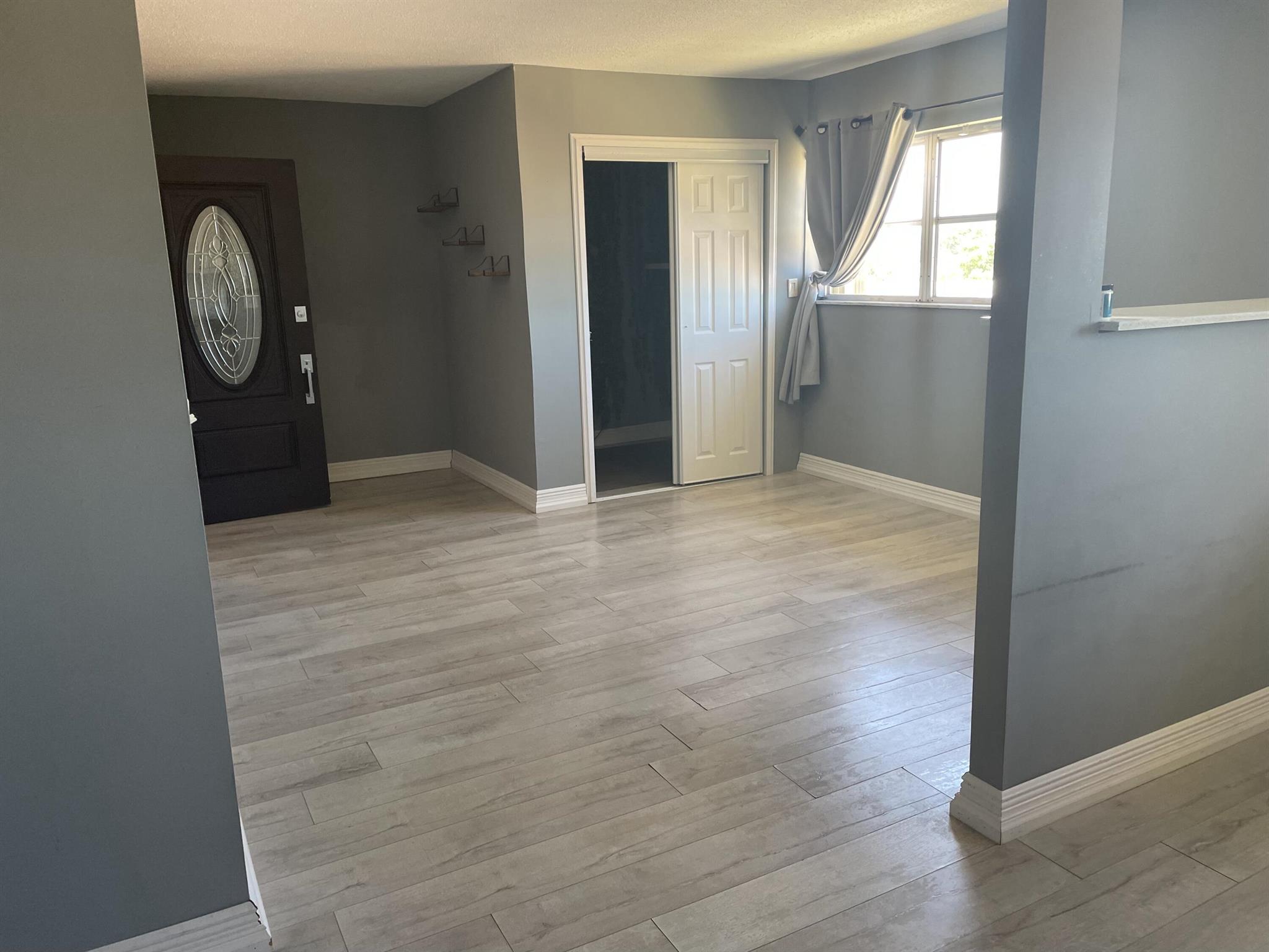 Welcome home to this 1 bedroom 1 bathroom apartment. This is a 3rd floor sought after corner unit. The unit includes stainless steel appliances, ready for you to move in! Just a couple of minutes away from the beautiful beach and downtown lake worth area! The hoa is replacing the balconies and therefore the tenant moving in has to be okay with the construction and the obstruction in the master bedroom. Price reflects this already. Please reach out with any further questions.