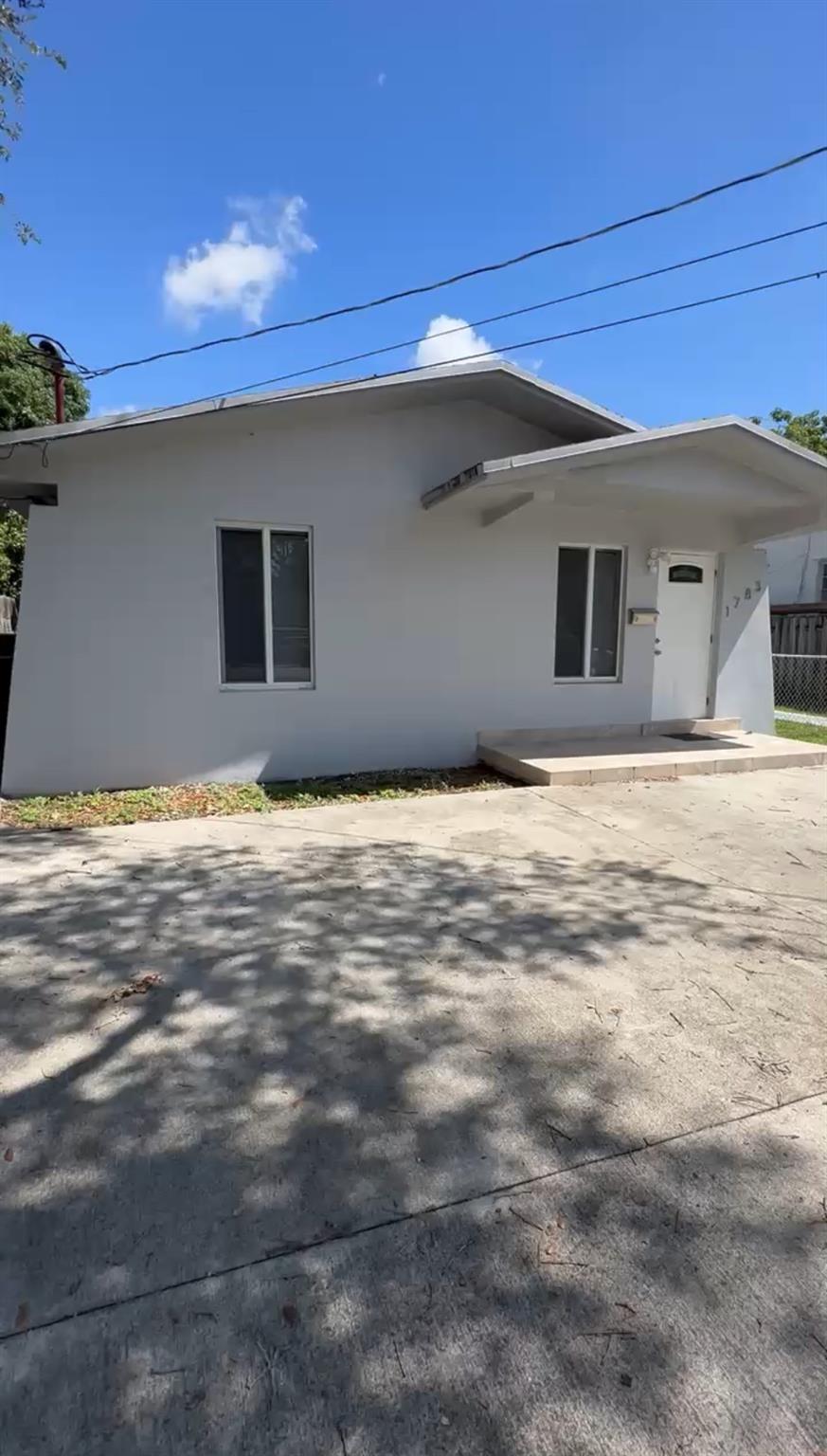 Discover comfort and convenience in this freshly painted 2-bedroom, 1-bath single-family home, nestled in the heart of Allapattah. Featuring central air, tile flooring, and a dedicated utility room with washer/dryer hookups (washer/dryer not included), this home presents an ideal stay for a small family or couple.
Key Features:
Two designated off-street parking spaces—a rare find in this bustling neighborhood
Bright, open living and dining areas with modern finishes
Tenant responsible for all utilities
Conveniently located near major highways, Jackson Memorial Hospital, the University of Miami Health District, and LoanDepot Park. Close to shopping, dining, and Downtown Miami. No pets allowed.