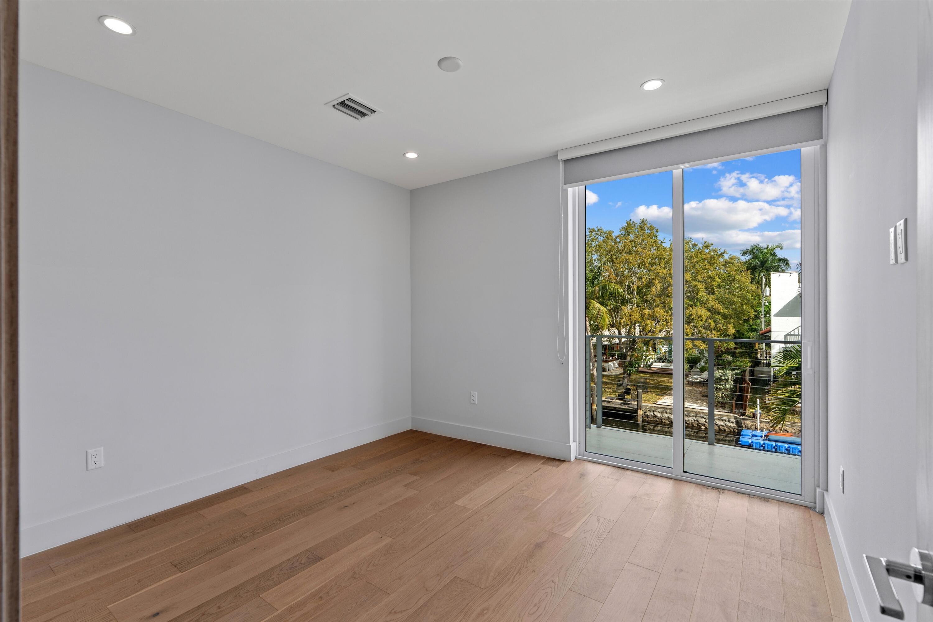 CROISSANT PARK RIVER SEC - Residential