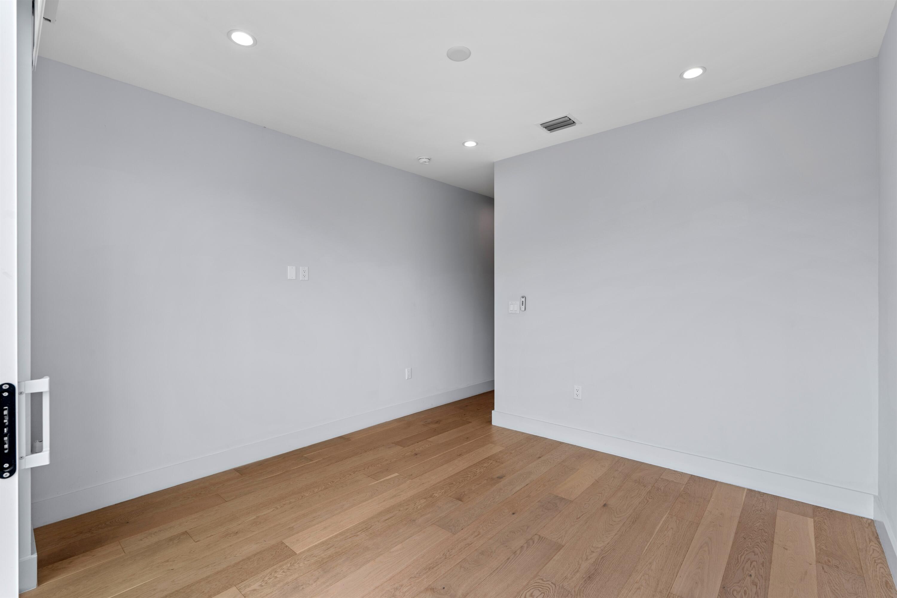 CROISSANT PARK RIVER SEC - Residential