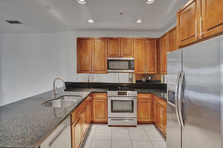 LATITUDE DELRAY - Residential Lease