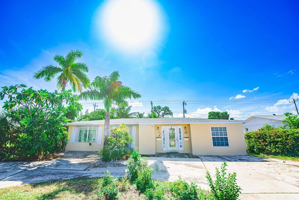 Photo of 632 Park Avenue, Lake Park, FL 33403 (MLS # R10934031)