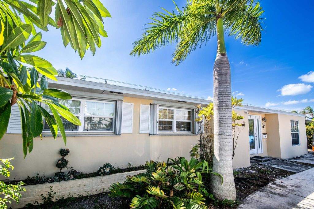 Photo of 632 Park Avenue, Lake Park, FL 33403 (MLS # R10934031)