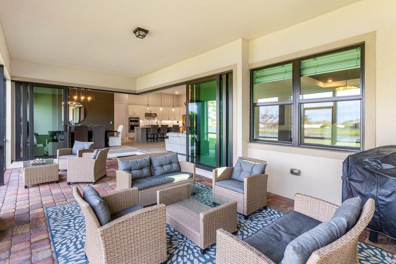 ANCIENT TREE - Residential