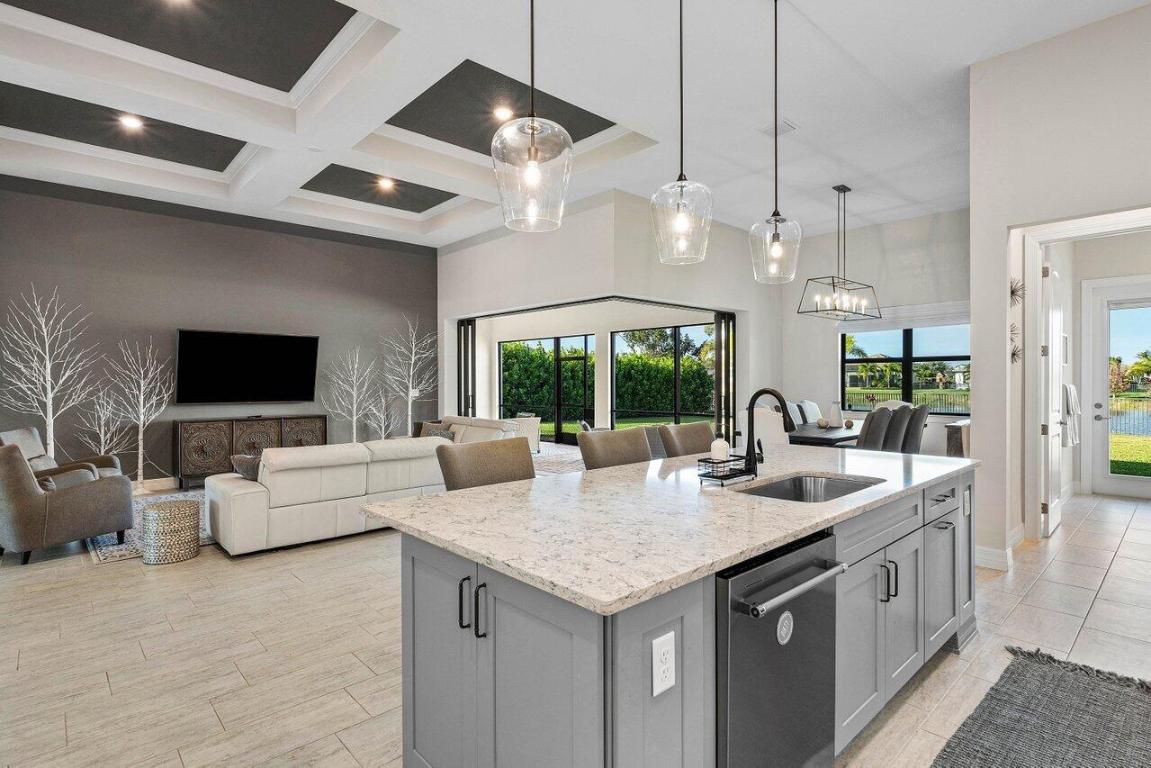 ANCIENT TREE - Residential