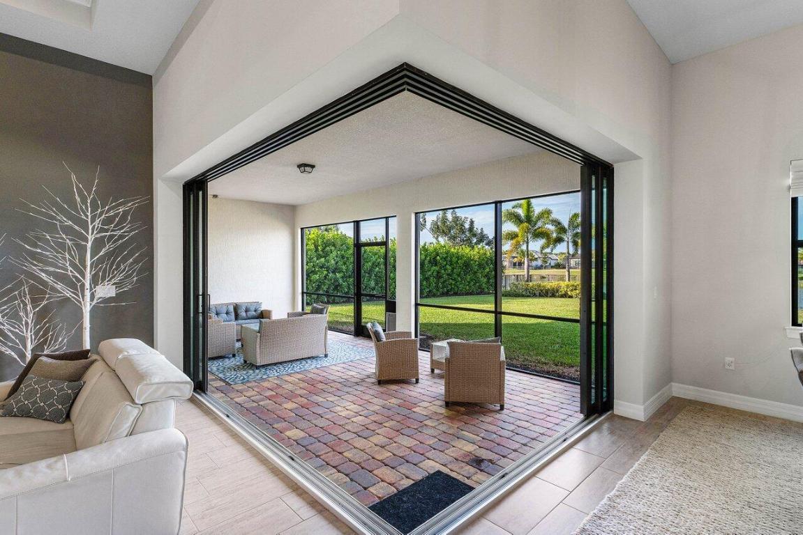 ANCIENT TREE - Residential