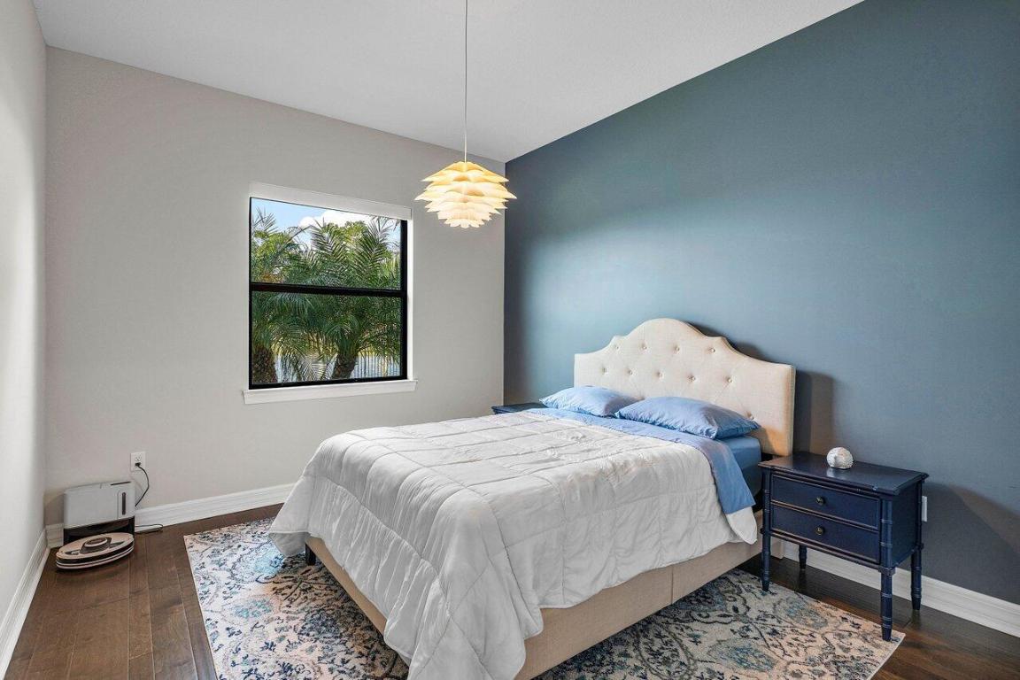 ANCIENT TREE - Residential