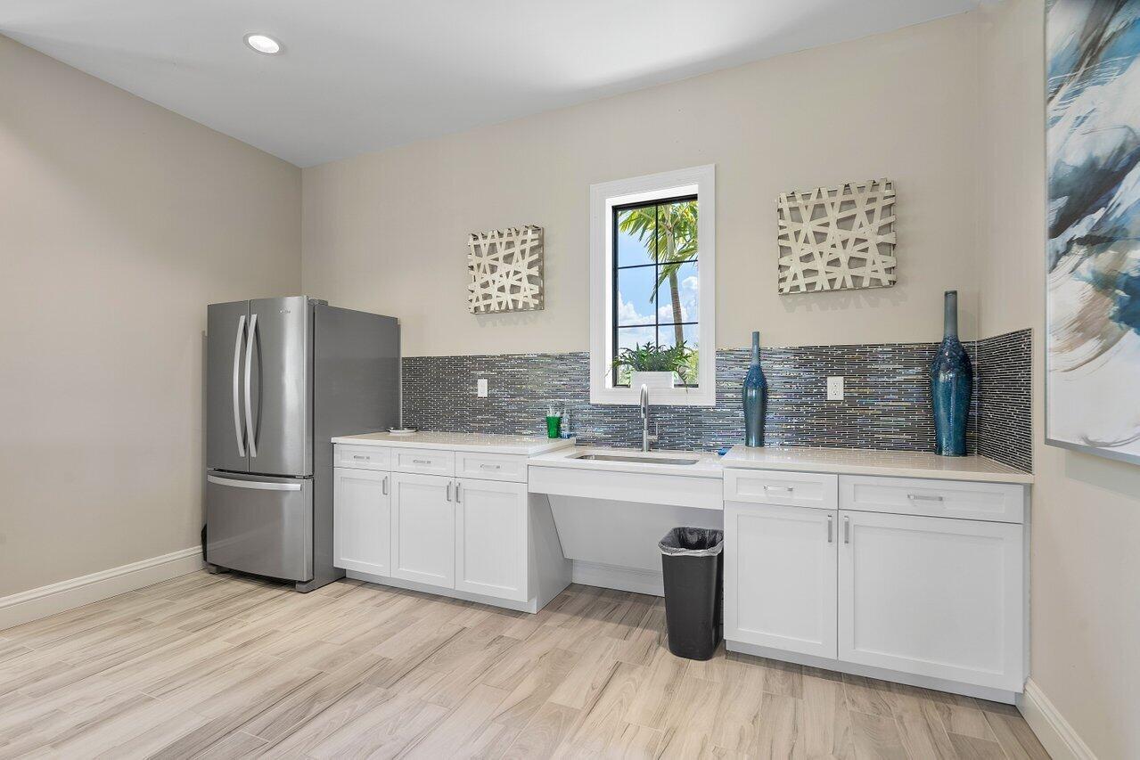 ANCIENT TREE - Residential