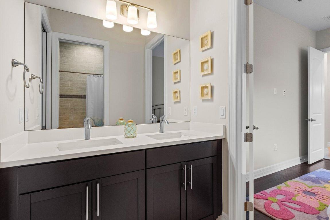 ANCIENT TREE - Residential