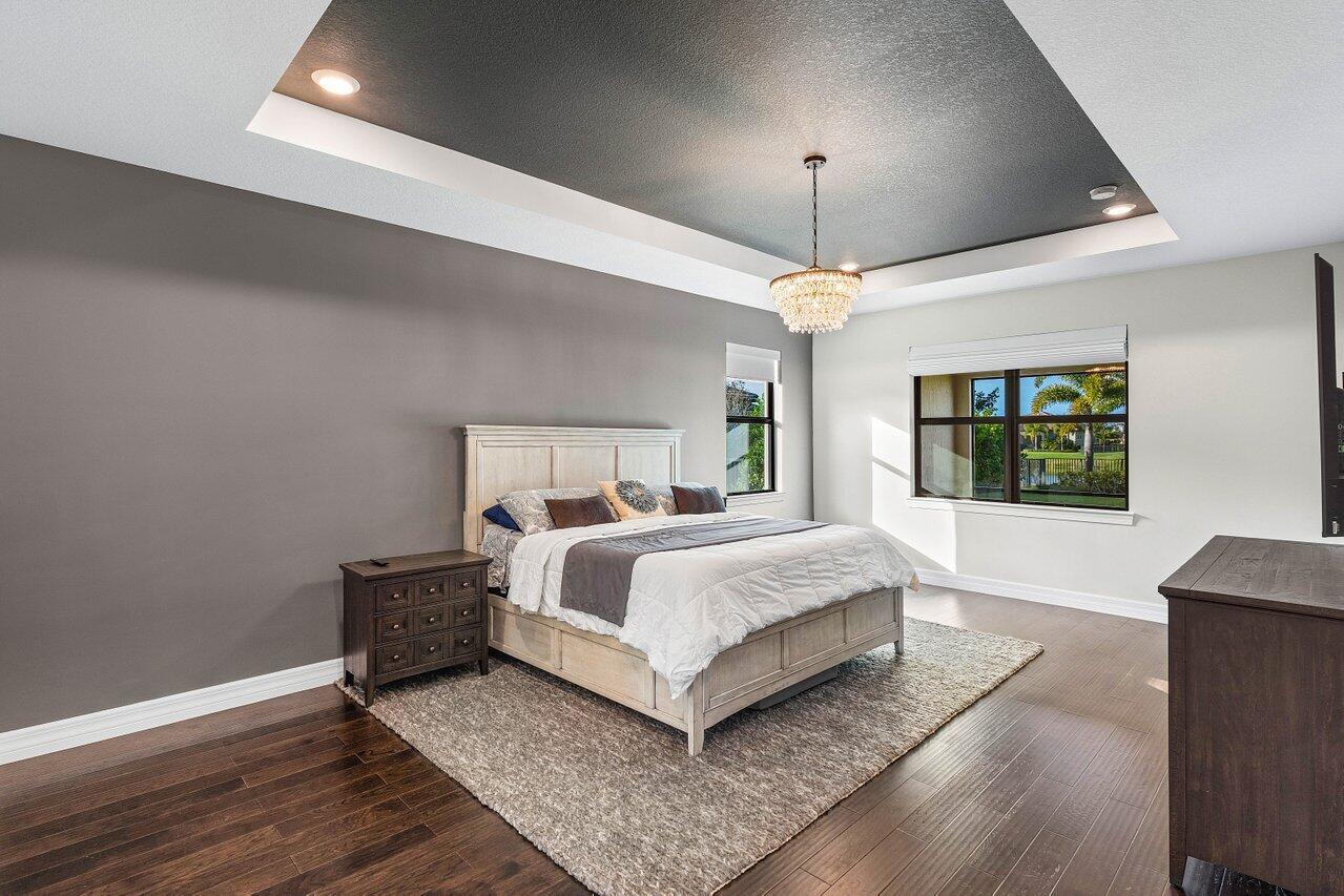 ANCIENT TREE - Residential