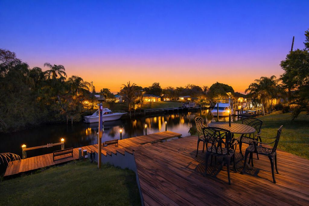 Photo of 343 SE Verada Avenue, Port Saint Lucie, FL 34983 (MLS # B26008421)