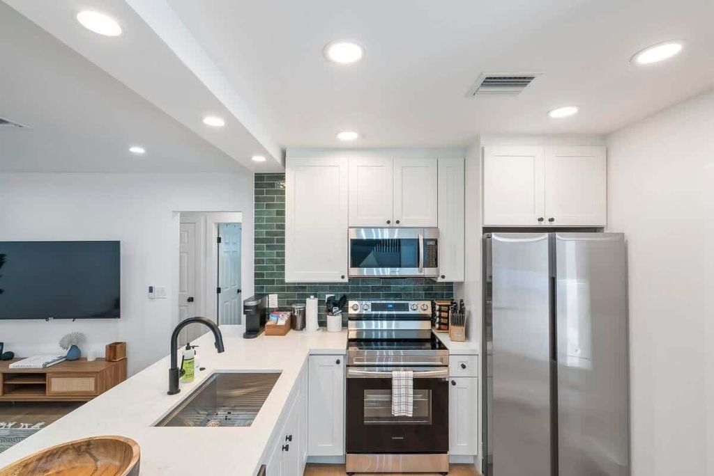 Photo of 1145 NE 18th Avenue, Fort Lauderdale, FL 33304 (MLS # B26003634)