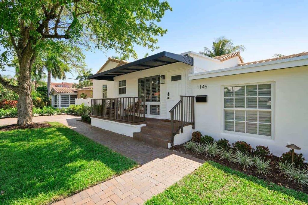 Photo of 1145 NE 18th Avenue, Fort Lauderdale, FL 33304 (MLS # B26003634)