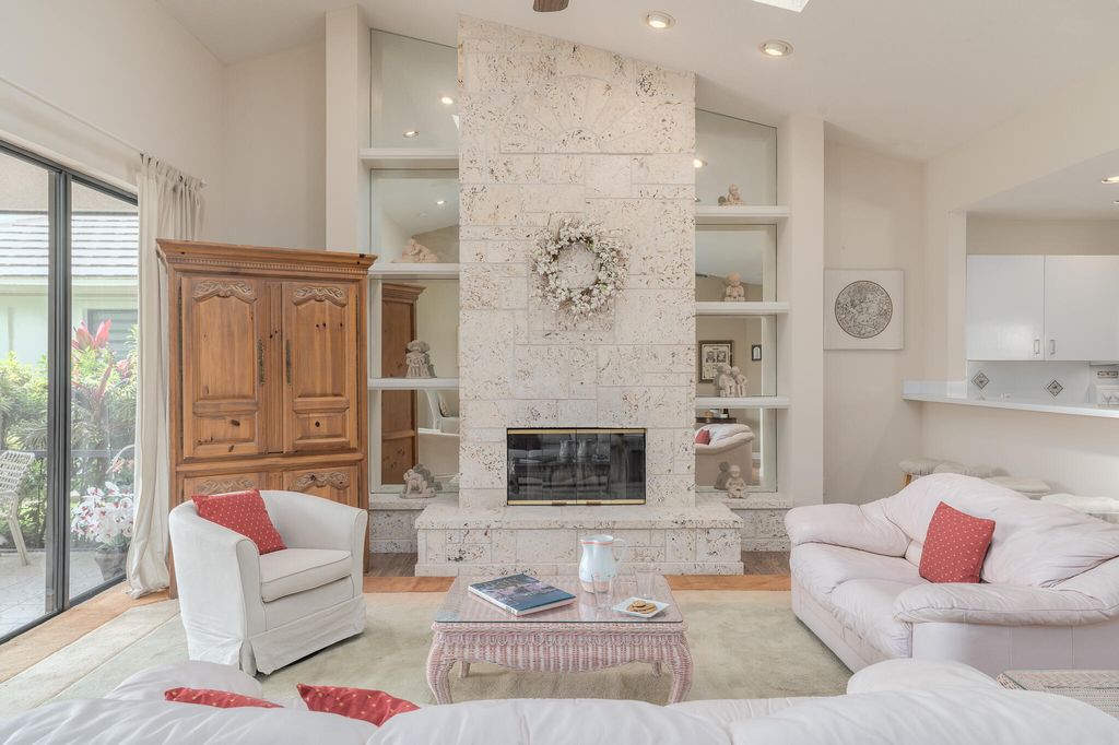 Photo of 429 SW Jefferson Circle, Port Saint Lucie, FL 34986 (MLS # R11106604)