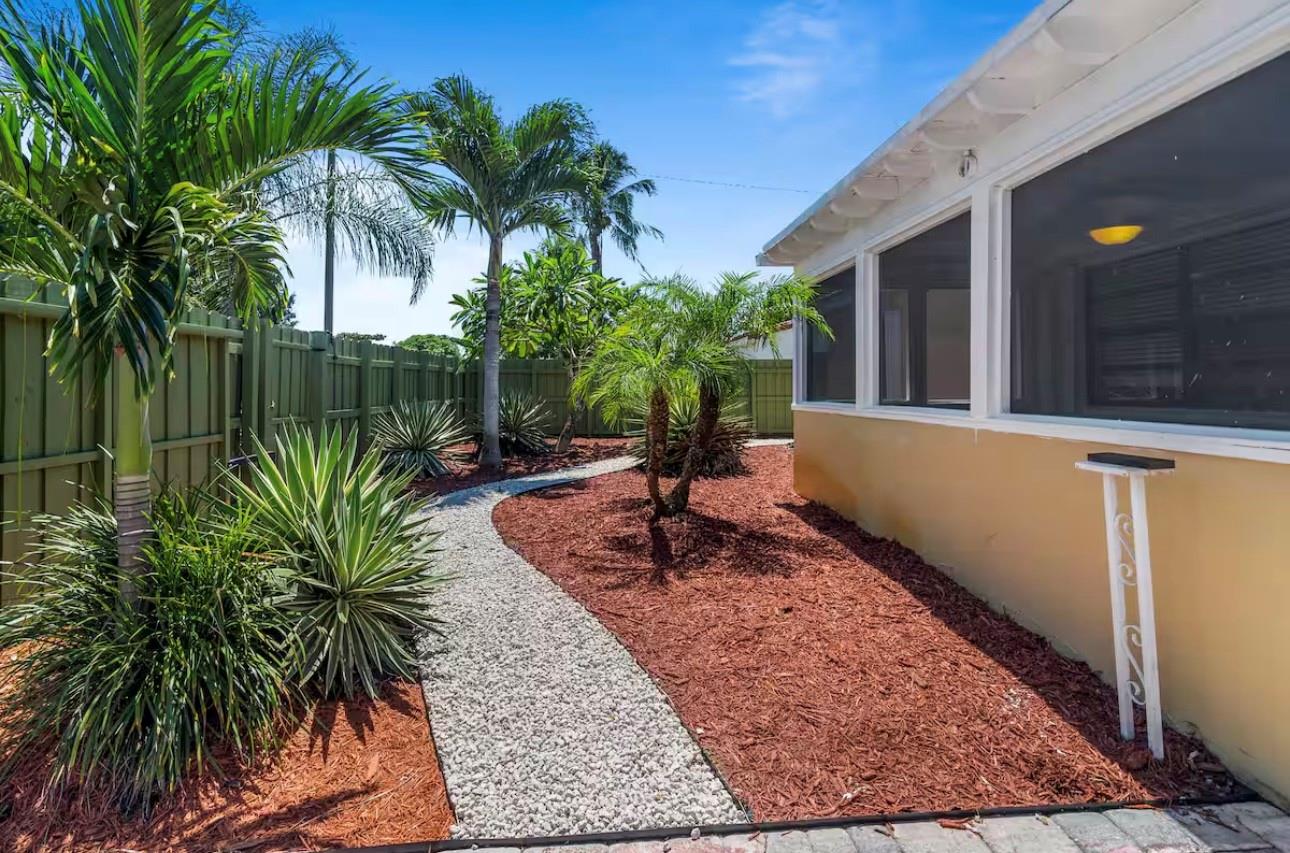 1625 NW 2nd Ave