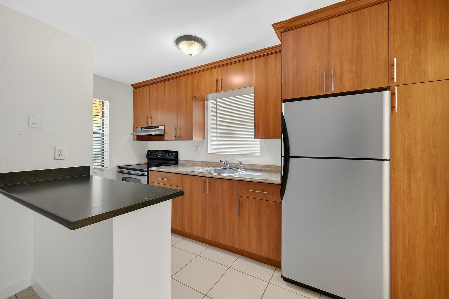 EL SOL AT MAIN STREET CON - Residential Lease