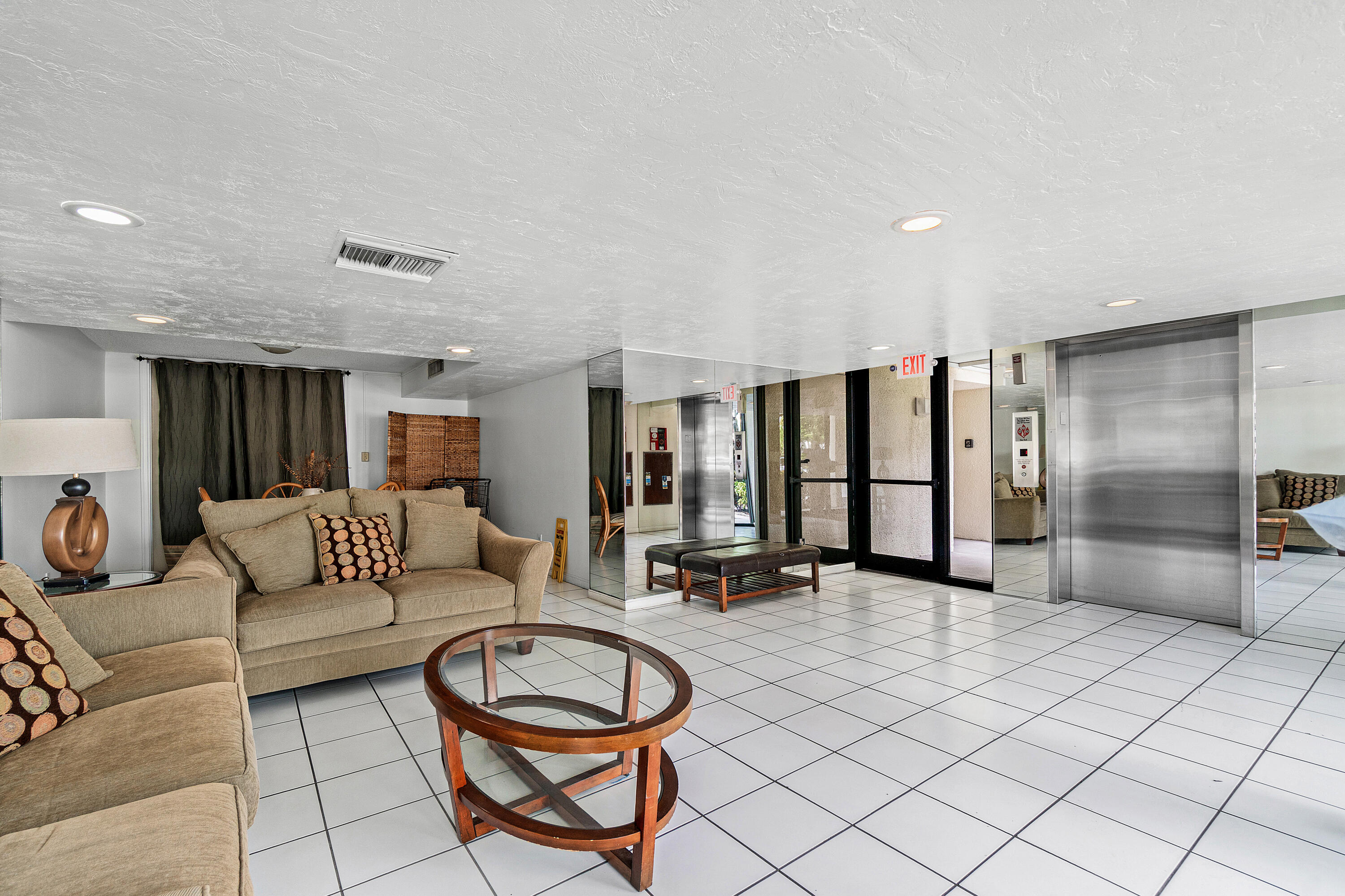 JUPITER OCEAN AND RACQUET CLUB ONE CONDO AND MIDRI - Residential