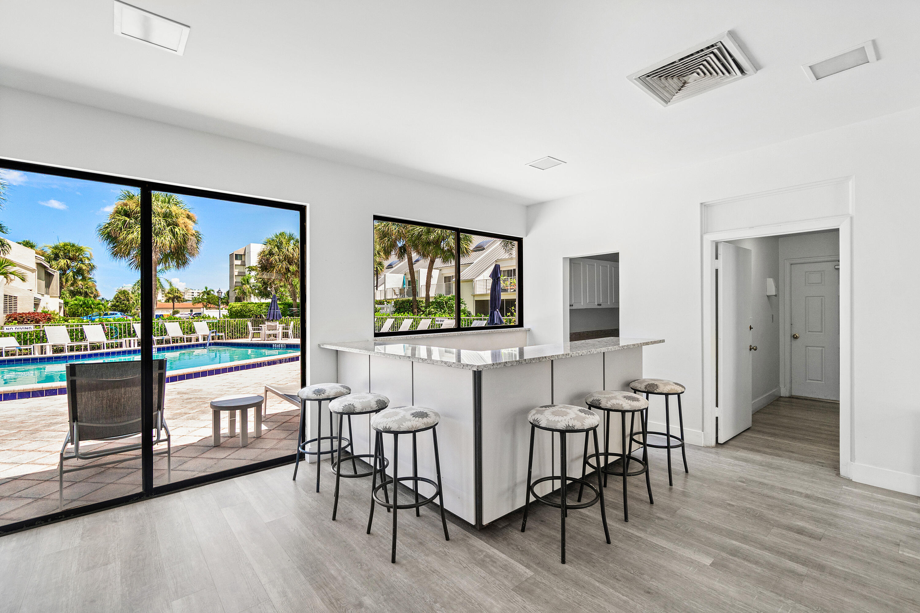 JUPITER OCEAN AND RACQUET CLUB ONE CONDO AND MIDRI - Residential